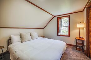 3 Mi to Lake Michigan: Charming Kewaunee Hideaway