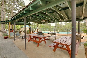 Greers Ferry Lake Escape: Cabin w/ Pool Access
