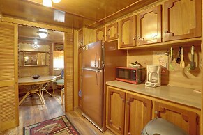 Greers Ferry Lake Escape: Cabin w/ Pool Access