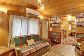 Greers Ferry Lake Escape: Cabin w/ Pool Access