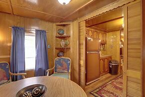 Greers Ferry Lake Escape: Cabin w/ Pool Access