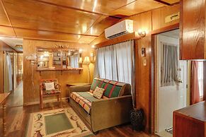 Greers Ferry Lake Escape: Cabin w/ Pool Access