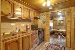 Greers Ferry Lake Escape: Cabin w/ Pool Access