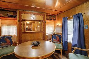 Greers Ferry Lake Escape: Cabin w/ Pool Access