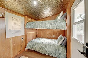 5 Mi to Splashway Waterpark: Cabin in Rock Island