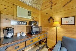 5 Mi to Splashway Waterpark: Cabin in Rock Island