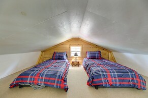 5 Mi to Splashway Waterpark: Cabin in Rock Island