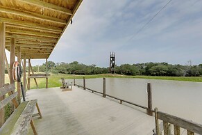 5 Mi to Splashway Waterpark: Cabin in Rock Island