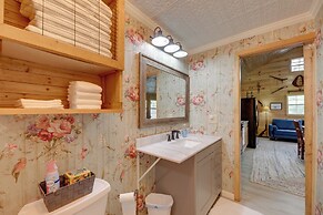 5 Mi to Splashway Waterpark: Cabin in Rock Island