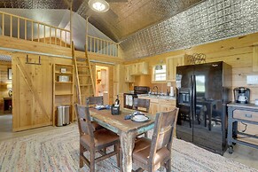 5 Mi to Splashway Waterpark: Cabin in Rock Island