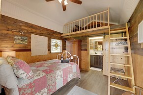 5 Mi to Splashway Waterpark: Cabin in Rock Island