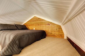 5 Mi to Splashway Waterpark: Cabin in Rock Island