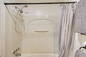 1 Mi to Freer Field: Ashland Home w/ Yard!