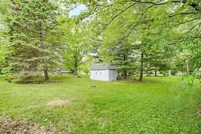 1 Mi to Freer Field: Ashland Home w/ Yard!