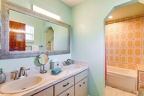 10 Mi to Universal Orlando: Home w/ Screened Porch