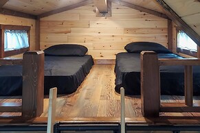 1/2 Mi to Ruby River: Cabin w/ Trail Access!