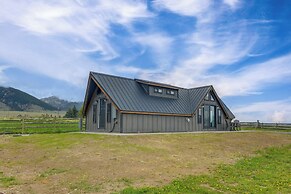 1/2 Mi to Ruby River: Cabin w/ Trail Access!