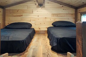 1/2 Mi to Ruby River: Cabin w/ Trail Access!