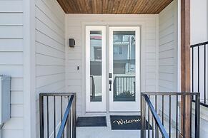 Skyline Views: Nashville Townhome 3 Mi to Broadway