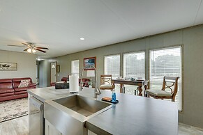 5 Mi to Splashway Waterpark: Cabin in Rock Island