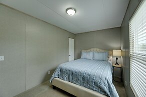 5 Mi to Splashway Waterpark: Cabin in Rock Island