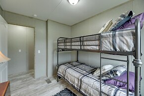 5 Mi to Splashway Waterpark: Cabin in Rock Island