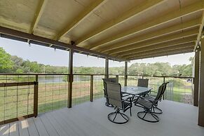5 Mi to Splashway Waterpark: Cabin in Rock Island