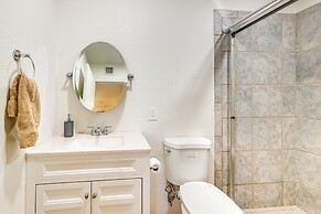 3 Mi to Dtwn Mesa: Home w/ Fenced Backyard!