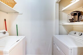 3 Mi to Dtwn Mesa: Home w/ Fenced Backyard!