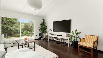 Upstay Contemporary 4BR Family Home With Garden