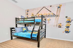 Family Condo Near Disney w Pool & Gympets Welcome