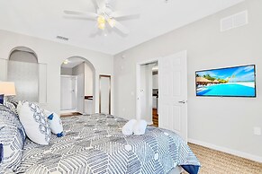 Family Condo Near Disney w Pool & Gympets Welcome