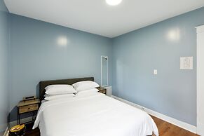 Comfy 3br Flat Close To The Falls 3 Bedroom Apts