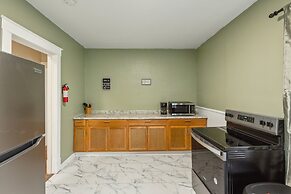 Cozy Upper Flat Minutes From Niagara Falls 3 Bedroom Apts