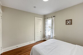 Cozy Upper Flat Minutes From Niagara Falls 3 Bedroom Apts