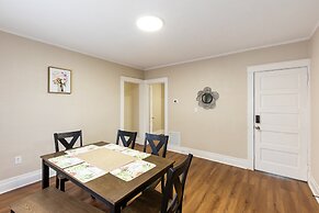 Cozy Upper Flat Minutes From Niagara Falls 3 Bedroom Apts