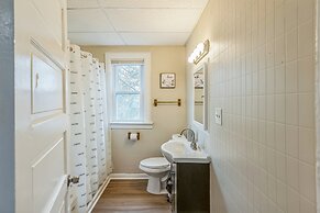 Cozy Upper Flat Minutes From Niagara Falls 3 Bedroom Apts