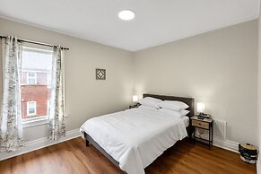 Cozy Upper Flat Minutes From Niagara Falls 3 Bedroom Apts