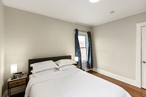 Cozy Upper Flat Minutes From Niagara Falls 3 Bedroom Apts