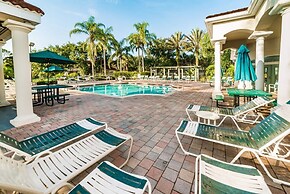 Disney Charm, Steps From Pool and Clubhouse!