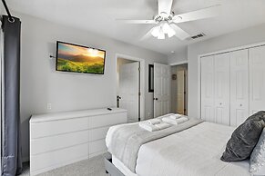 Disney Charm, Steps From Pool and Clubhouse!