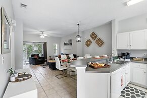 Disney Charm, Steps From Pool and Clubhouse!