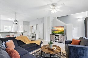 Disney Charm, Steps From Pool and Clubhouse!