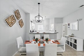 Disney Charm, Steps From Pool and Clubhouse!