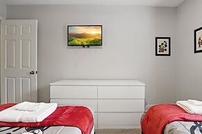 Disney Charm, Steps From Pool and Clubhouse!