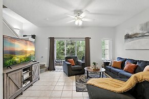 Disney Charm, Steps From Pool and Clubhouse!