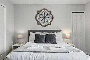 Disney Charm, Steps From Pool and Clubhouse!