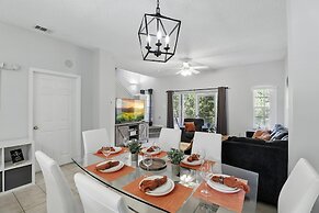 Disney Charm, Steps From Pool and Clubhouse!