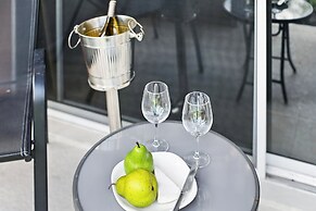 Disney Charm, Steps From Pool and Clubhouse!