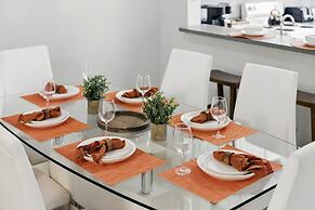 Disney Charm, Steps From Pool and Clubhouse!